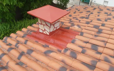 impermeabilizar filtraciones por la chimenea en el tejado de casa de pueblo en coruña, galicia